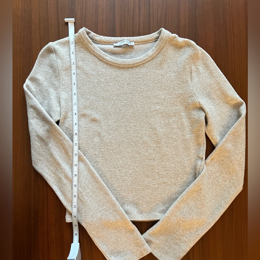 Women’s Zara cream long sleeved top size Medium EUC.